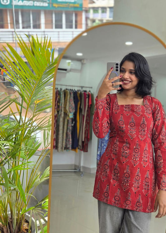 SUMMER SHORT 05 BRICK RED